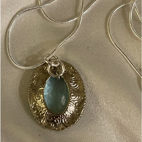 Beautiful Simulated Aqua Marine & Diamond Silver Snake Chain Necklace. NWOT - Picture 4 of 4